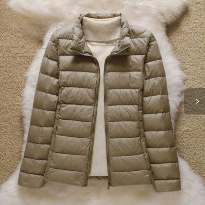 Leichte Damen Steppjacke mit Kapuze – Packbar und Wärmend für Herbst und Winter