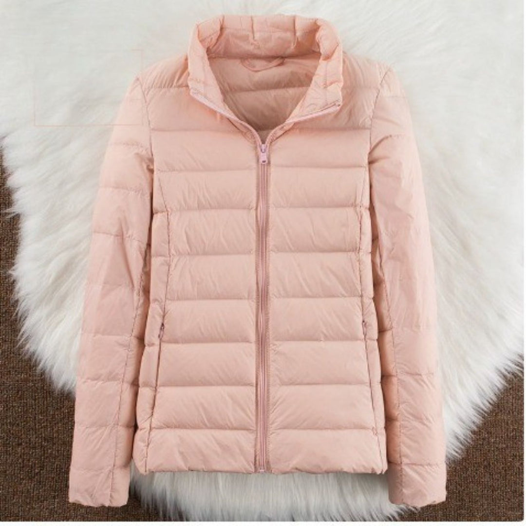 Leichte Damen Steppjacke mit Kapuze – Packbar und Wärmend für Herbst und Winter