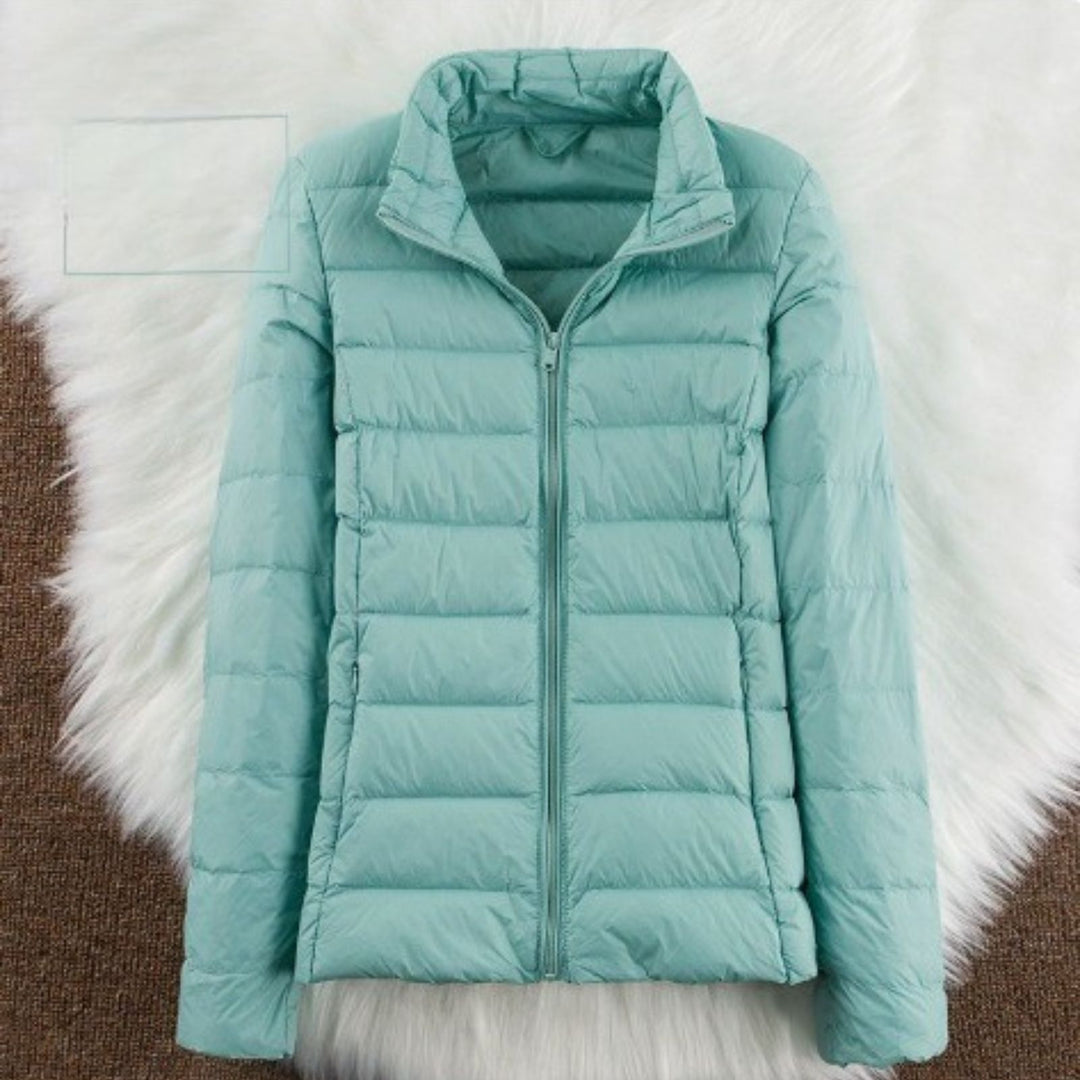 Leichte Damen Steppjacke mit Kapuze – Packbar und Wärmend für Herbst und Winter