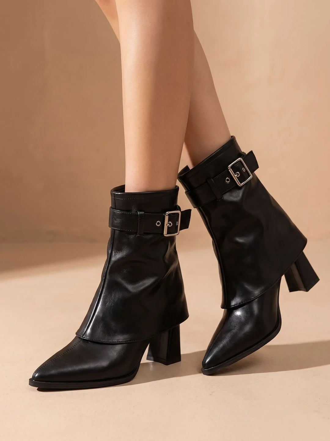 Damen Stiefeletten mit Spitzkappe und verstellbarem Schnallengürtel – Eleganter Blockabsatz für Komfort 3