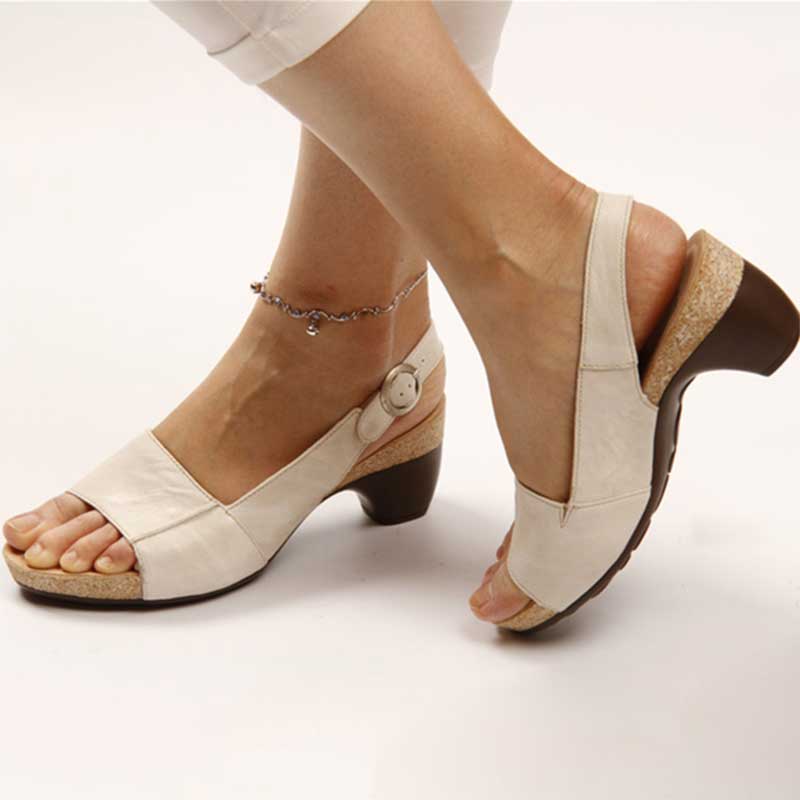 Elegante Damensandalen mit verstellbarem Riemen für den Sommer 2