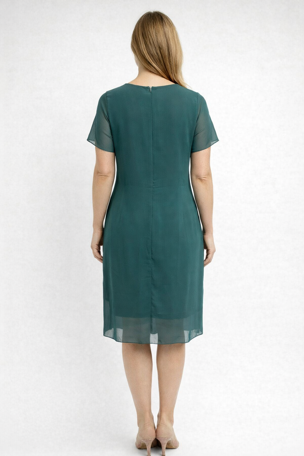 Elegantes Damenkleid mit transparenten Akzenten für den Sommer 2