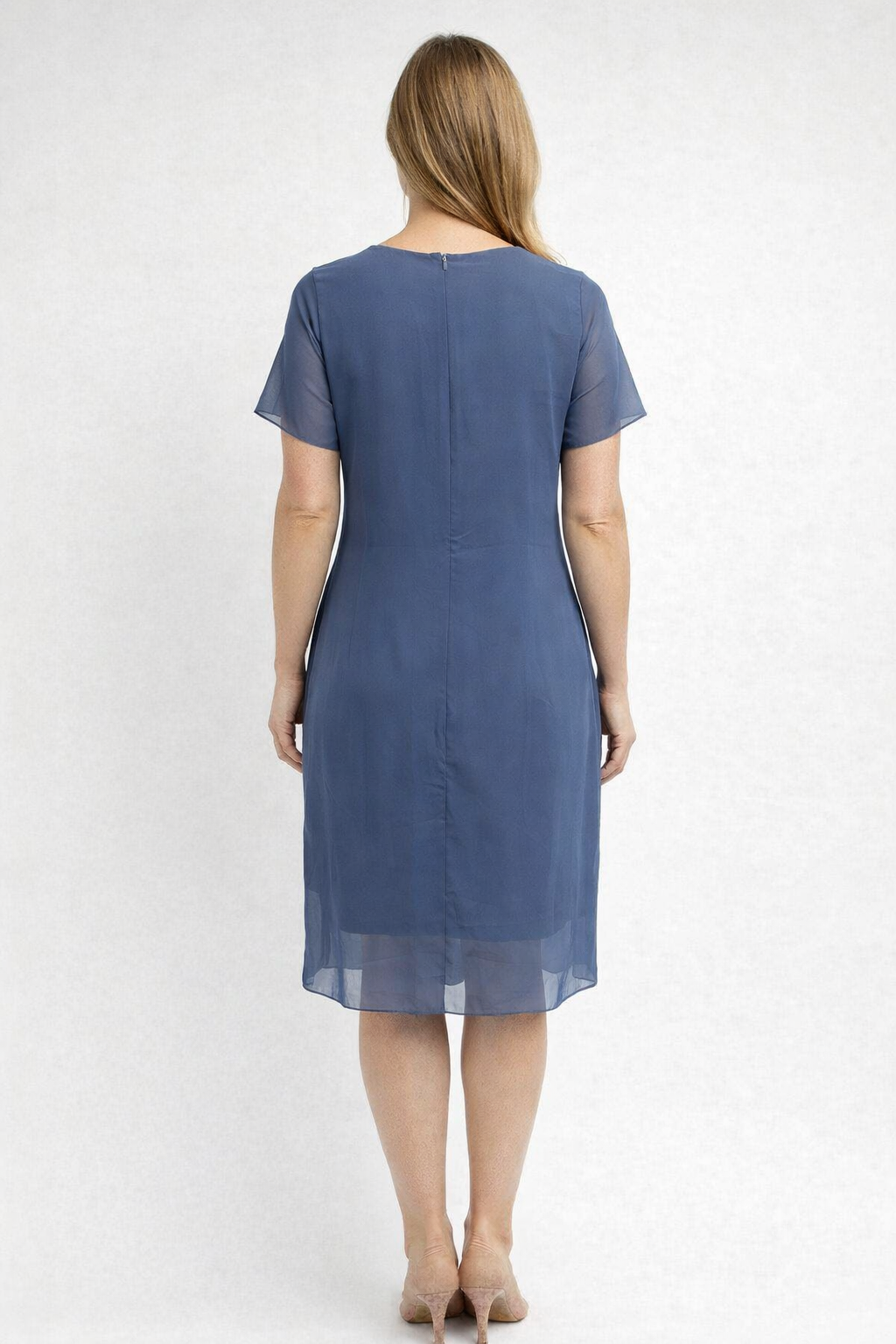 Elegantes Damenkleid mit transparenten Akzenten für den Sommer 3