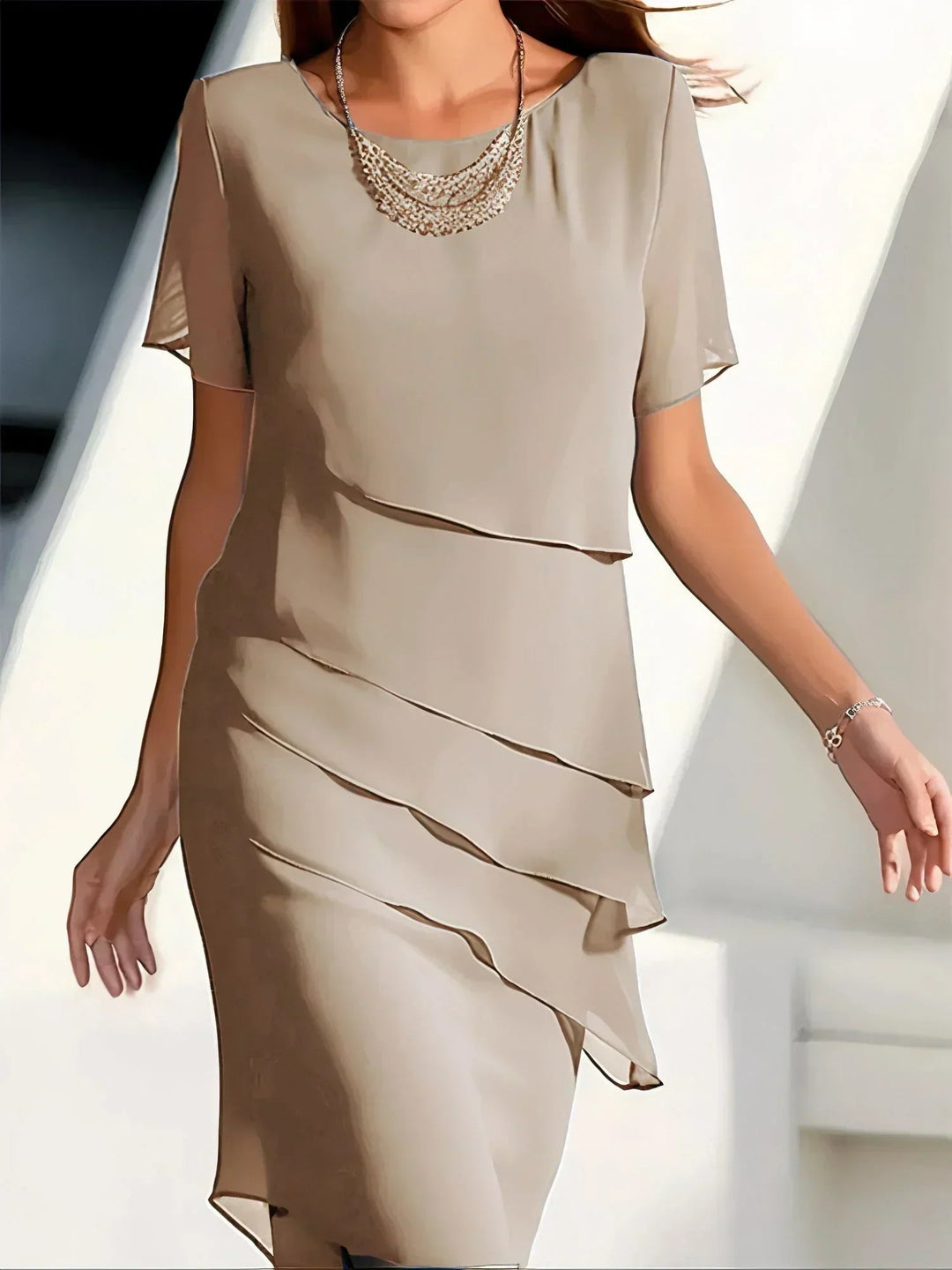 Elegantes Damenkleid mit transparenten Akzenten für den Sommer 6