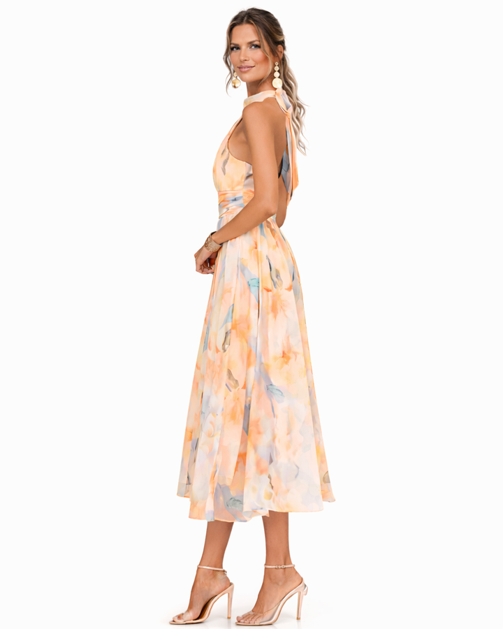 Elegantes Neckholder-Maxikleid im Aquarelldesign für den Sommer 2