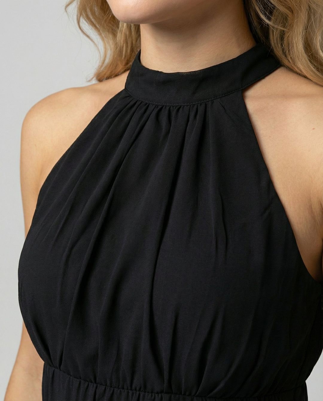 Elegantes ärmelloses Damen-Sommerkleid mit Rüschen für warme Tage 3