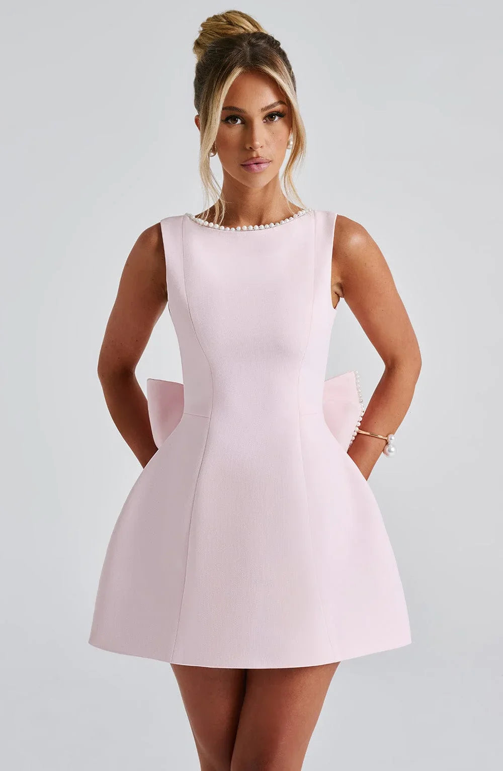 Elegantes kurzes Damenkleid für besondere Anlässe – Stilvoll und vielseitig 0