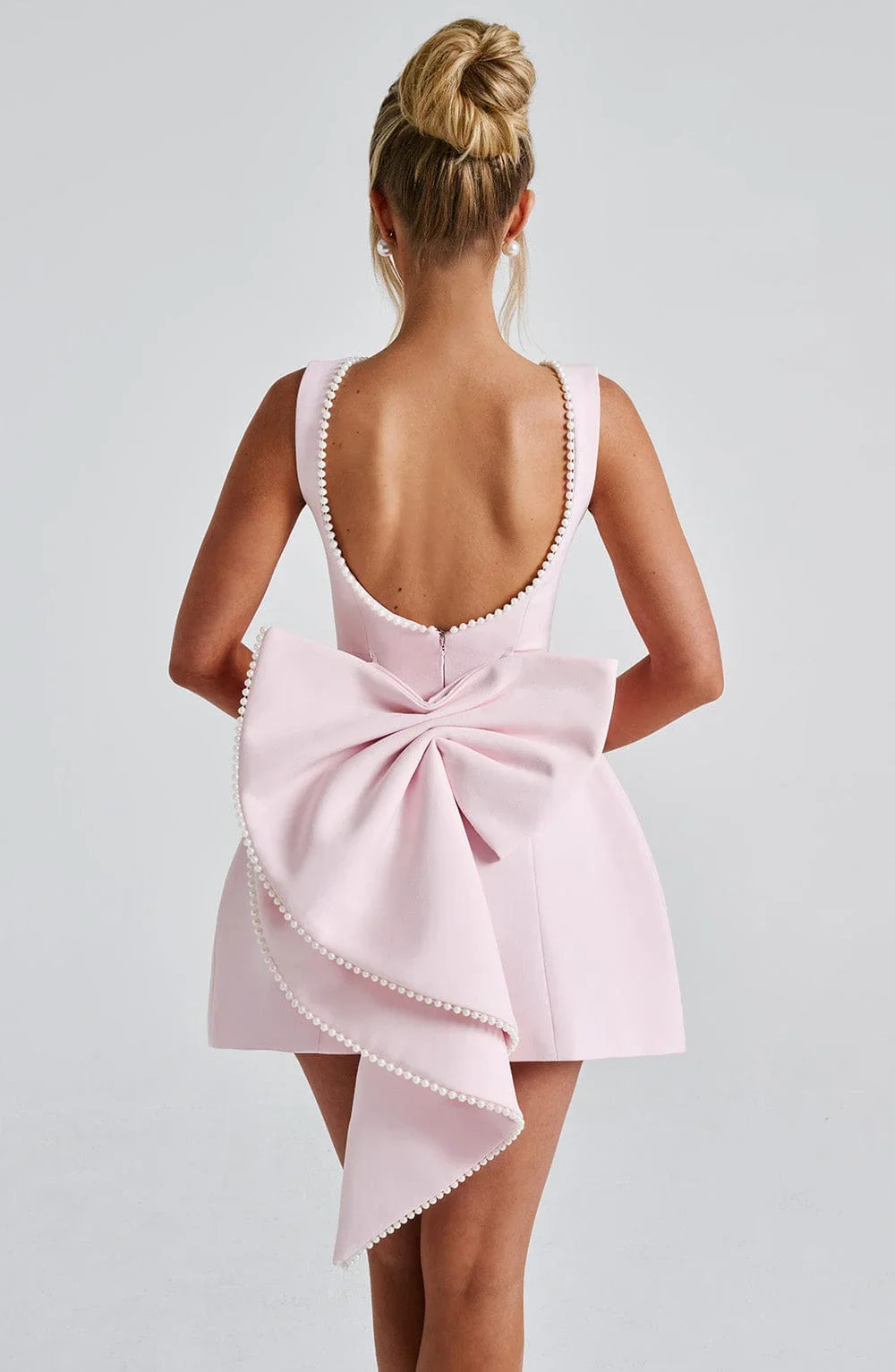 Elegantes kurzes Damenkleid für besondere Anlässe – Stilvoll und vielseitig 2