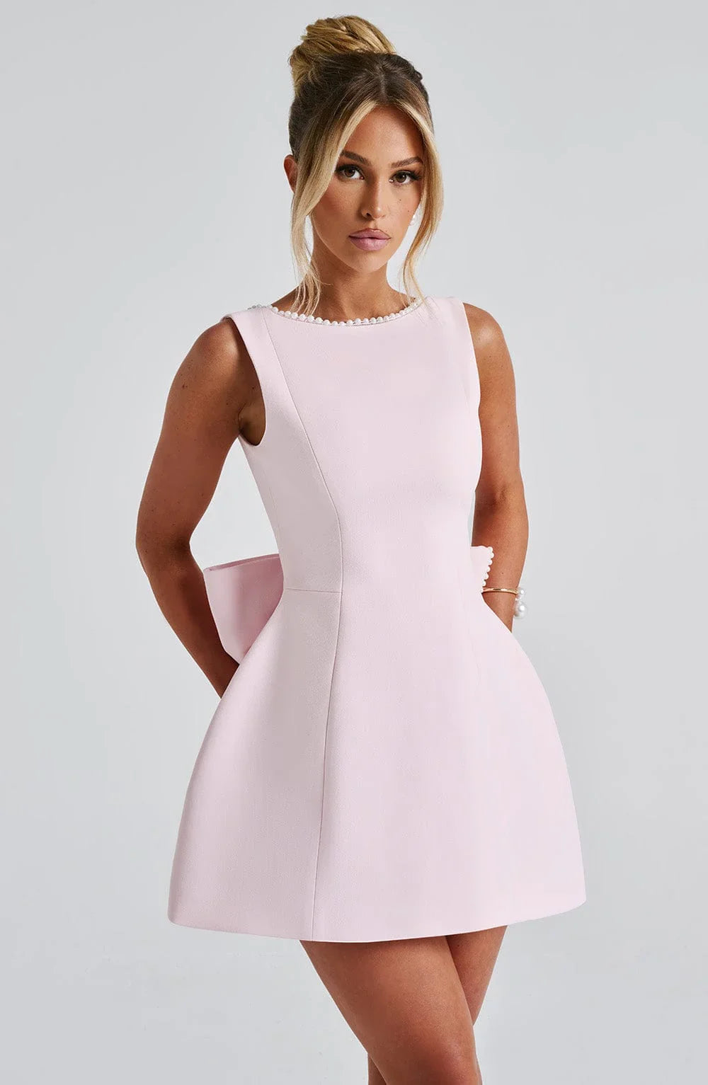 Elegantes kurzes Damenkleid für besondere Anlässe – Stilvoll und vielseitig 4