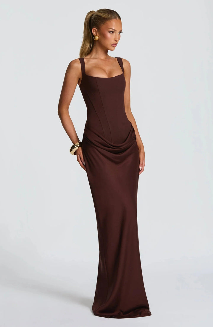 Elegantes schwarzes Abendkleid mit offenem Rücken für besondere Anlässe 2