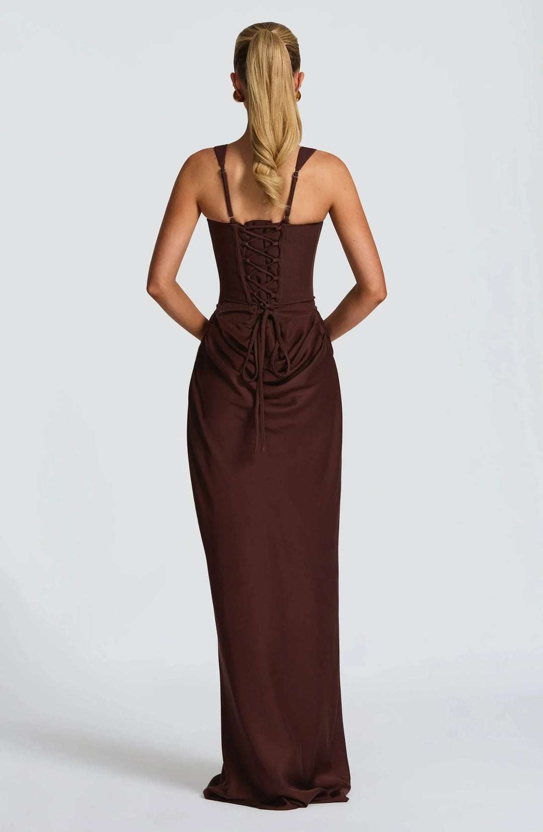 Elegantes schwarzes Abendkleid mit offenem Rücken für besondere Anlässe 3