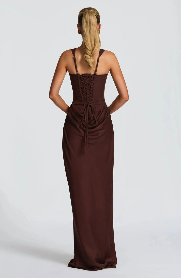 Elegantes schwarzes Abendkleid mit offenem Rücken für besondere Anlässe 3