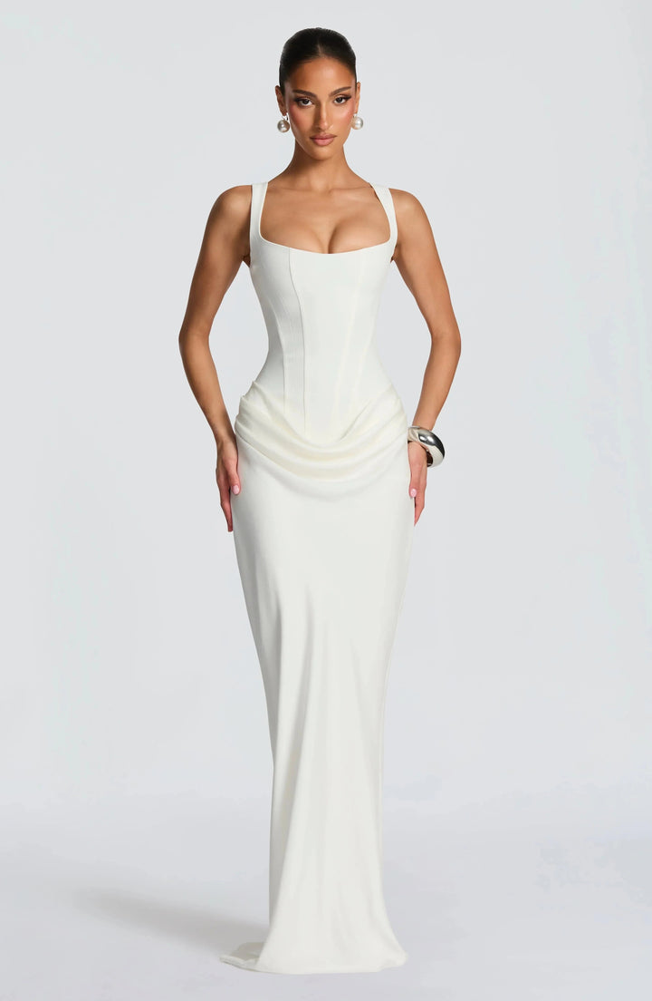 Elegantes schwarzes Abendkleid mit offenem Rücken für besondere Anlässe 7