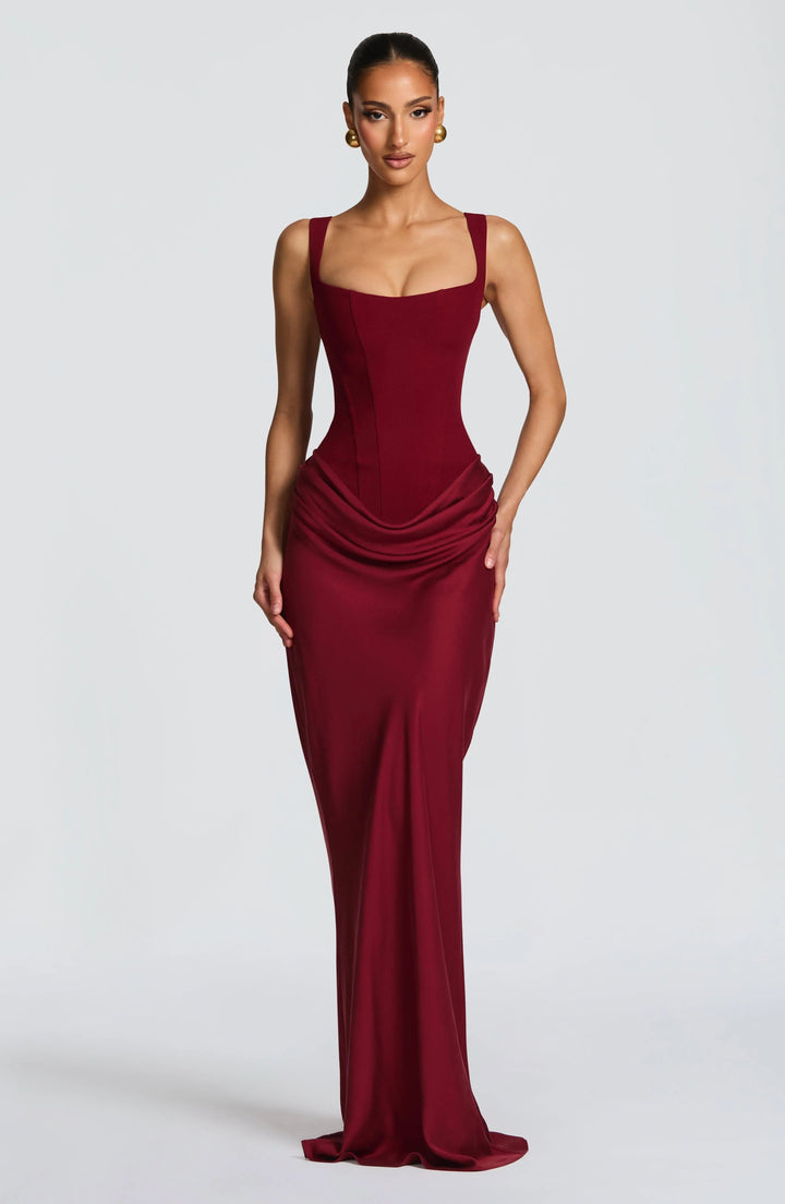 Elegantes schwarzes Abendkleid mit offenem Rücken für besondere Anlässe 9