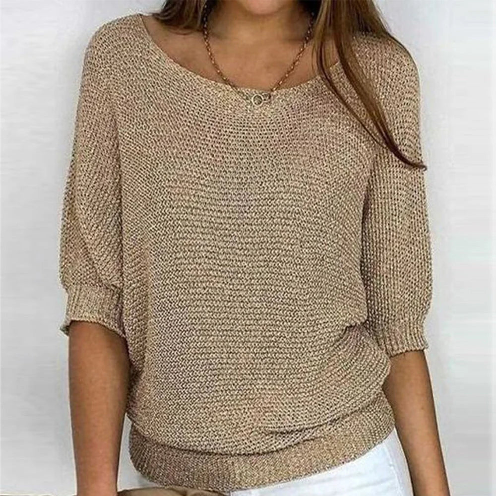 Goldfarbener Damenpullover mit Rundhalsausschnitt und zeitlosem Design 1