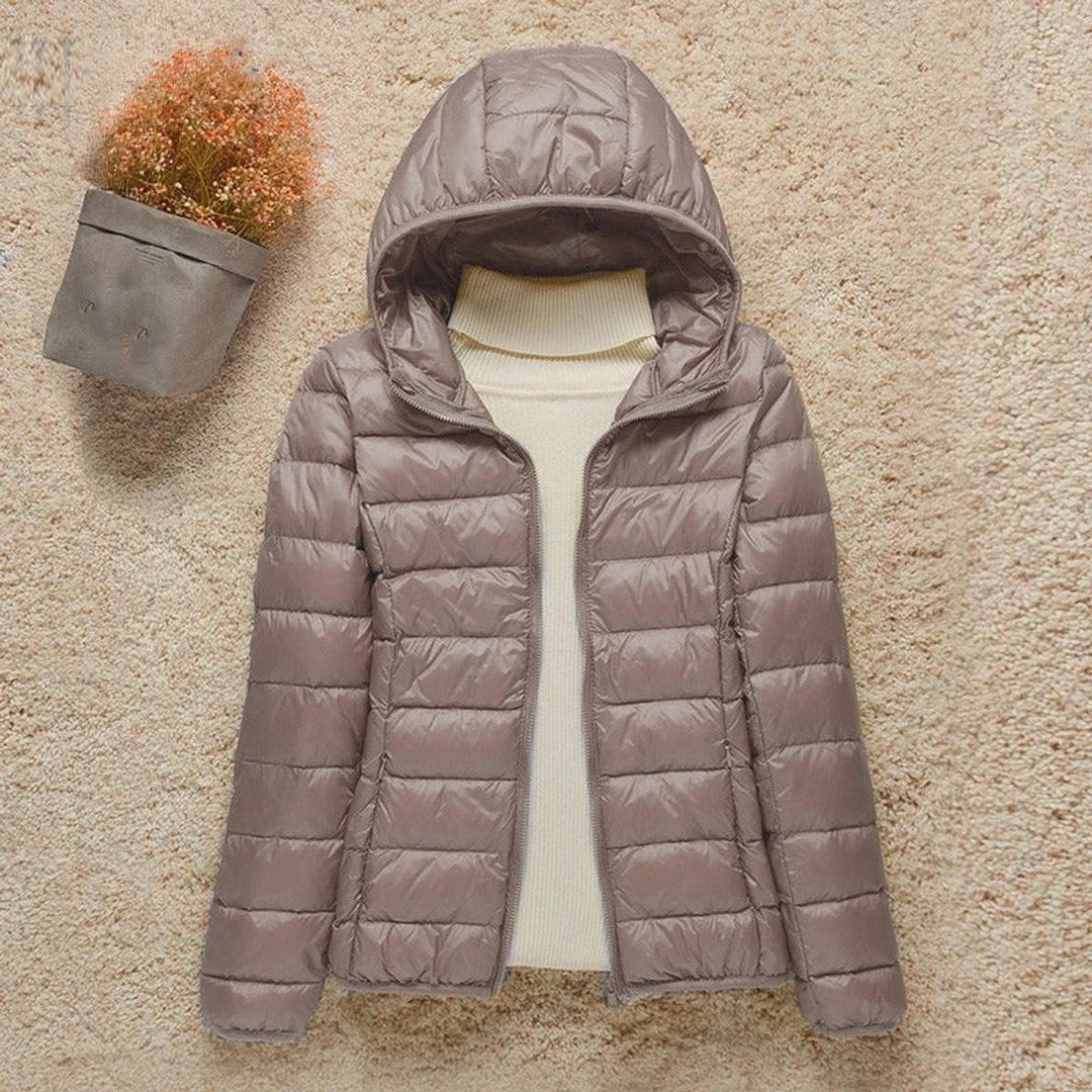 Leichte Damen Steppjacke mit Kapuze – Packbar und Wärmend für Herbst und Winter 0