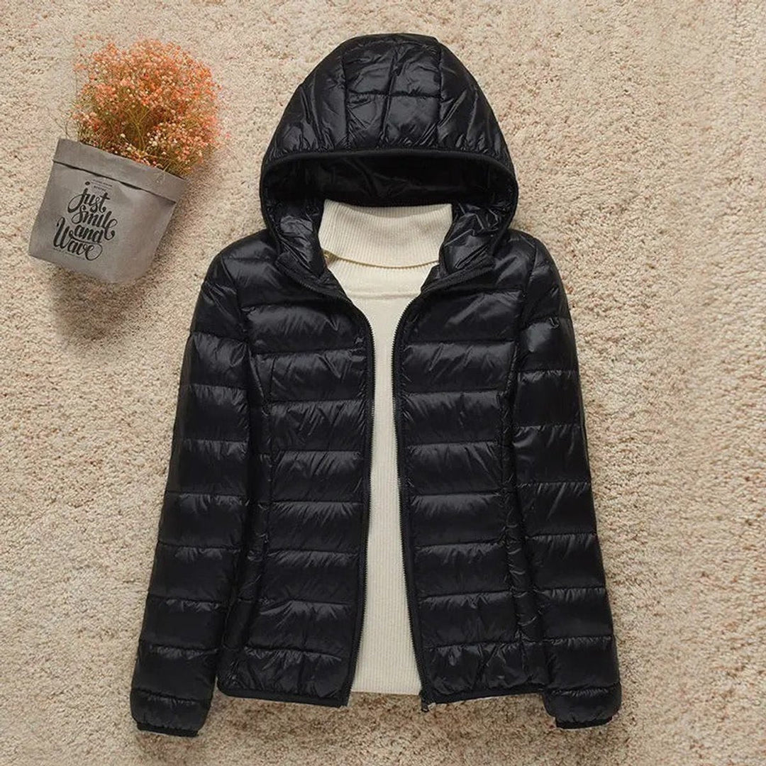 Leichte Damen Steppjacke mit Kapuze – Packbar und Wärmend für Herbst und Winter 3