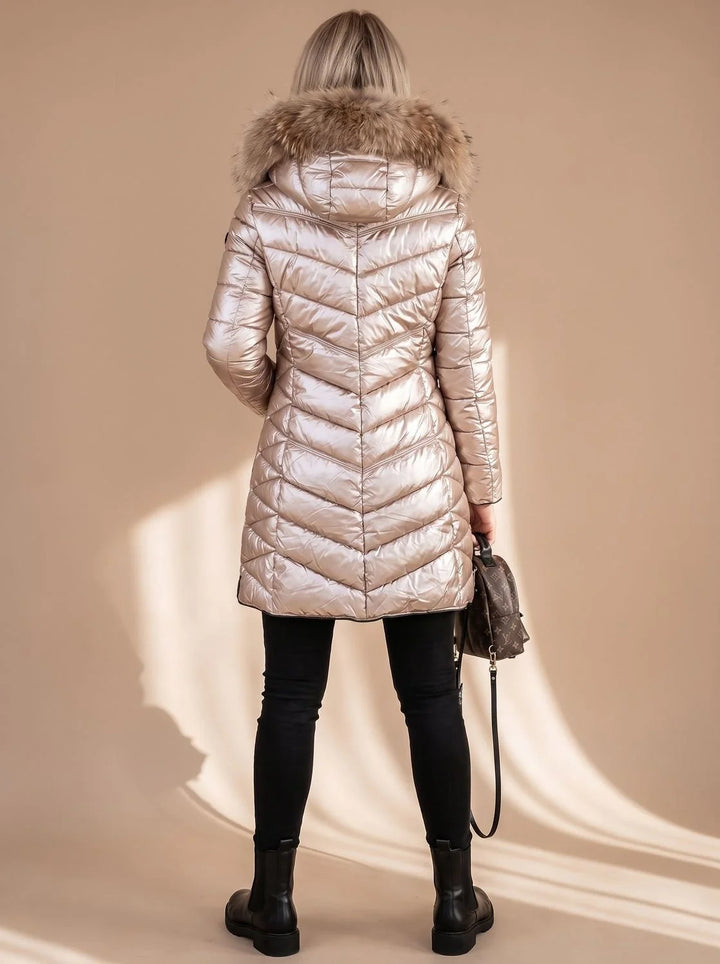 Marlene | Damen Glänzende Steppjacke mit Kunstfellkapuze und Reißverschlusstaschen 1