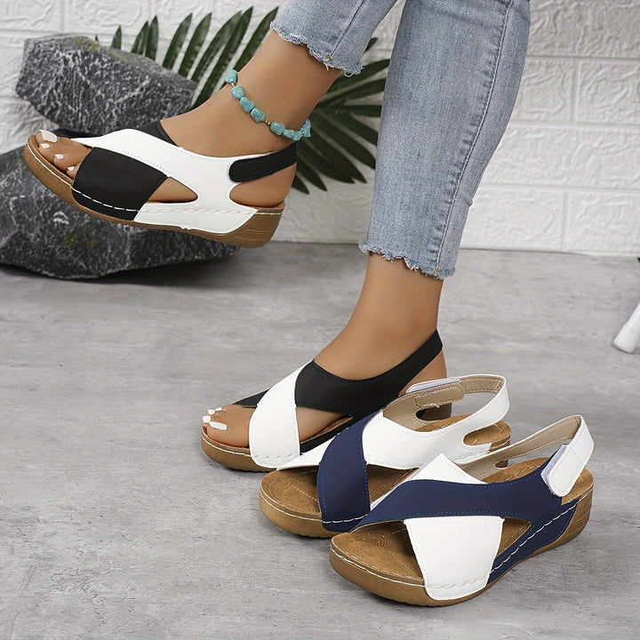 Modische zweifarbige Sandalen für Damen – ideal für den Sommer 2