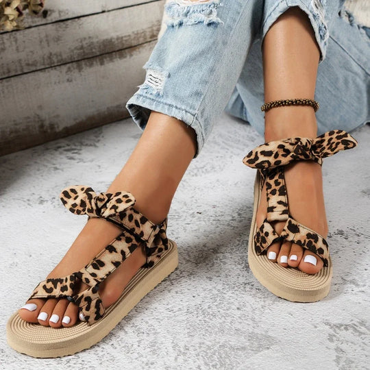 Stylische orthopädische Sandalen mit Leopardenmuster für Damen 0