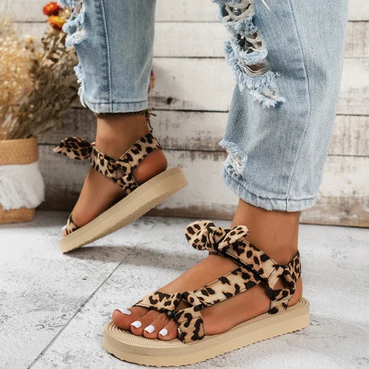 Stylische orthopädische Sandalen mit Leopardenmuster für Damen 1