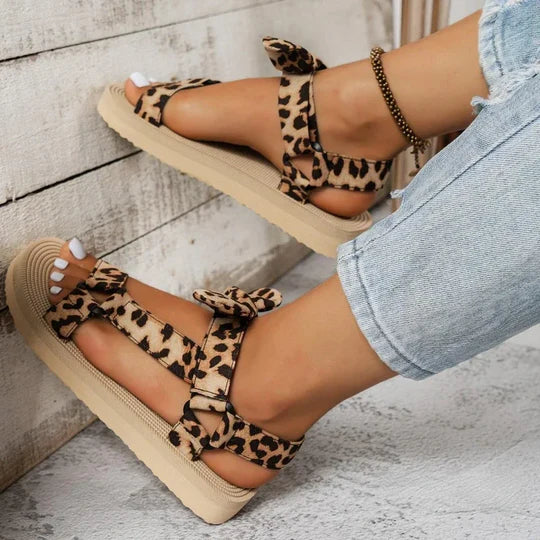 Stylische orthopädische Sandalen mit Leopardenmuster für Damen 3