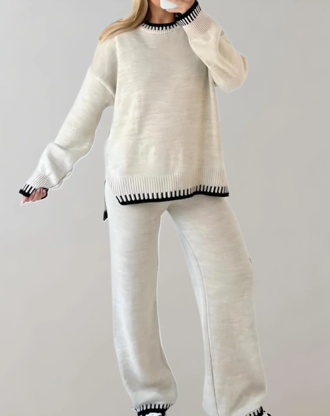 Übergroßer Strickpullover mit Rundhalsausschnitt kombiniert mit einer Hose mit weitem Bein - 2-teiliges Set - Lozenda 1