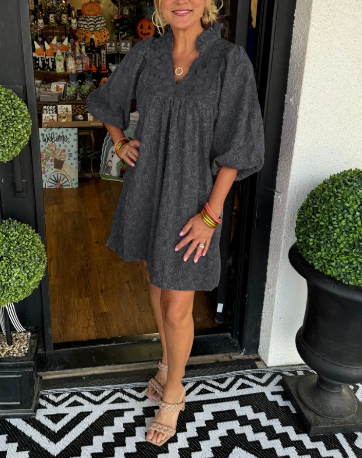 Elegantes Satinkleid mit Puffärmeln für Damen - Stilvolles Sommeroutfit