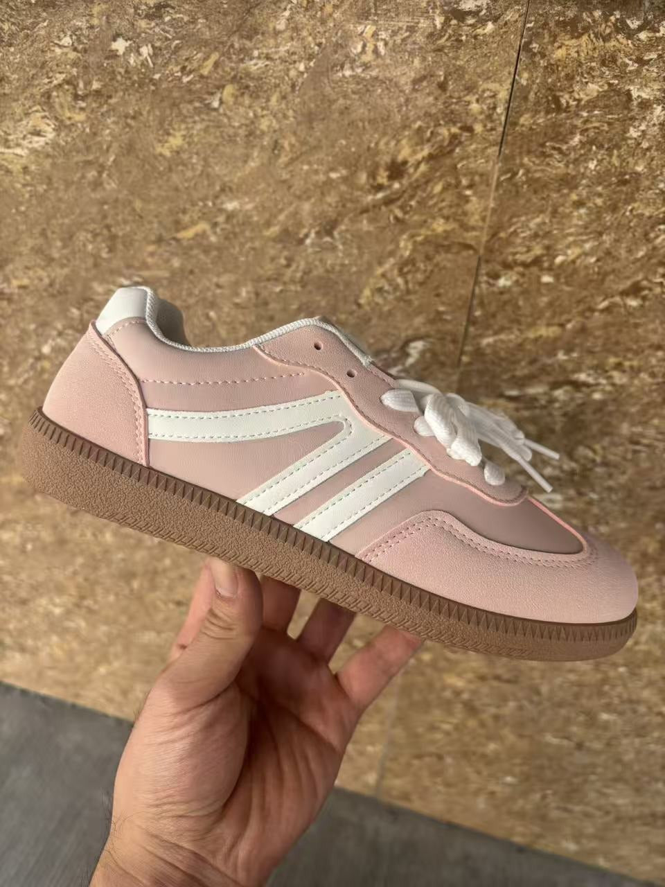 Nora Orthopädische Damen-Sneaker mit breiter Zehenbox und Schnürung