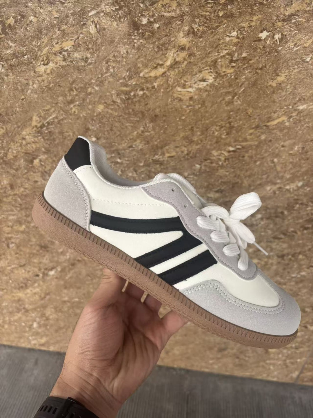 Nora Orthopädische Damen-Sneaker mit breiter Zehenbox und Schnürung